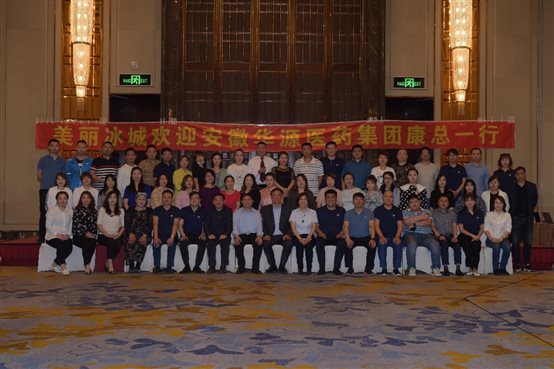 图片包含 室内, 人们, 建筑, 一群&#xA;&#xA;描述已自动生成