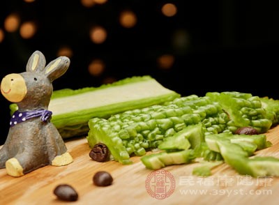 多吃蔬菜水果，保持健康的饮食习惯，可以帮助身体抵抗癌症的侵袭