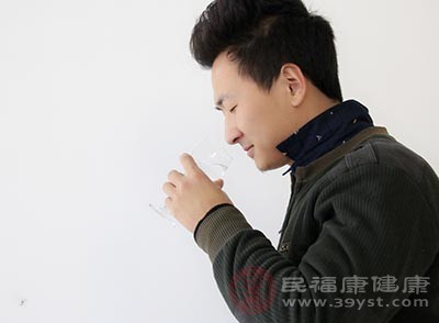 喝酒来缓解压力