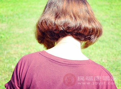 减少染发烫发的次数
