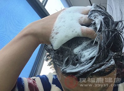 生姜防脱洗发水和普通洗发水的区别在于