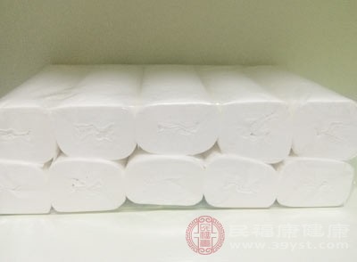 白色卫生纸的制造工艺成熟，市场供应充足，种类也相对丰富