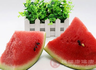 应该将西瓜放在阴凉通风处