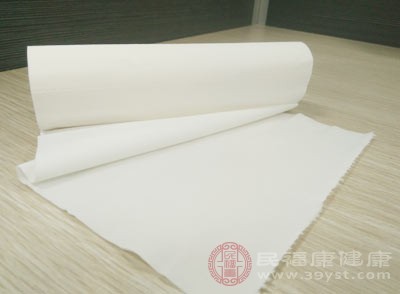 白色卫生纸是目前市场上常见的卫生纸类型之一