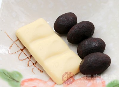 过度的糖分摄入不仅会导致肥胖和糖尿病，还会对免疫系统产生负面影响