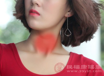 长期出现的喉咙疼痛不适、异物感或者感到吞咽困难等，亦可能是鼻咽癌的症状