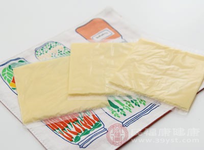 每天适量摄入发酵食品，但要注意选择正规厂家生产、符合食品安全标准的发酵食品