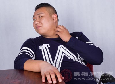 尤其是对于需要长时间坐着工作的人群，如白领、程序员等，患上腰椎病的几率更高