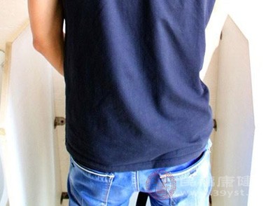 平常观察自己的尿液颜色和气味，如果出现异常(如深色、浑浊等)，可能是肾脏发生问题的信号