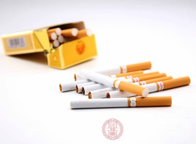 控制喝酒、抽烟的量和次数，当然，好是能够彻底戒烟戒酒，以维持身心健康