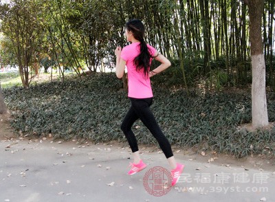 拉足太阳膀胱经对身体的益处涉及多方面