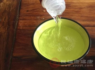 酒精是一种常见的饮用饮料成分，酒精度数则指饮品中酒精的含量，通常以百分比(%)表示