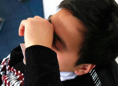 充足睡眠：睡眠时肝脏代谢效率提升，保障7-8小时休息