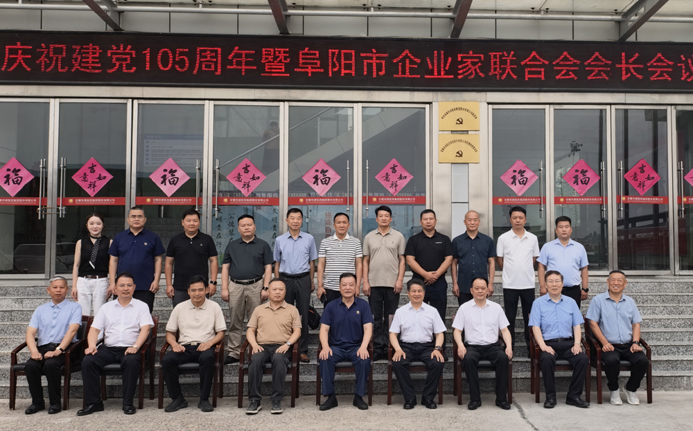 合影正正.jpg 合影正正.jpg
